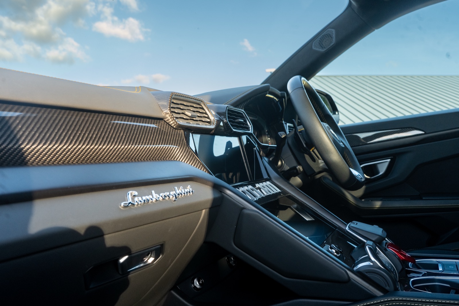 Black Lamborghini Urus for Victri — outdoor automotive photography, photo 6