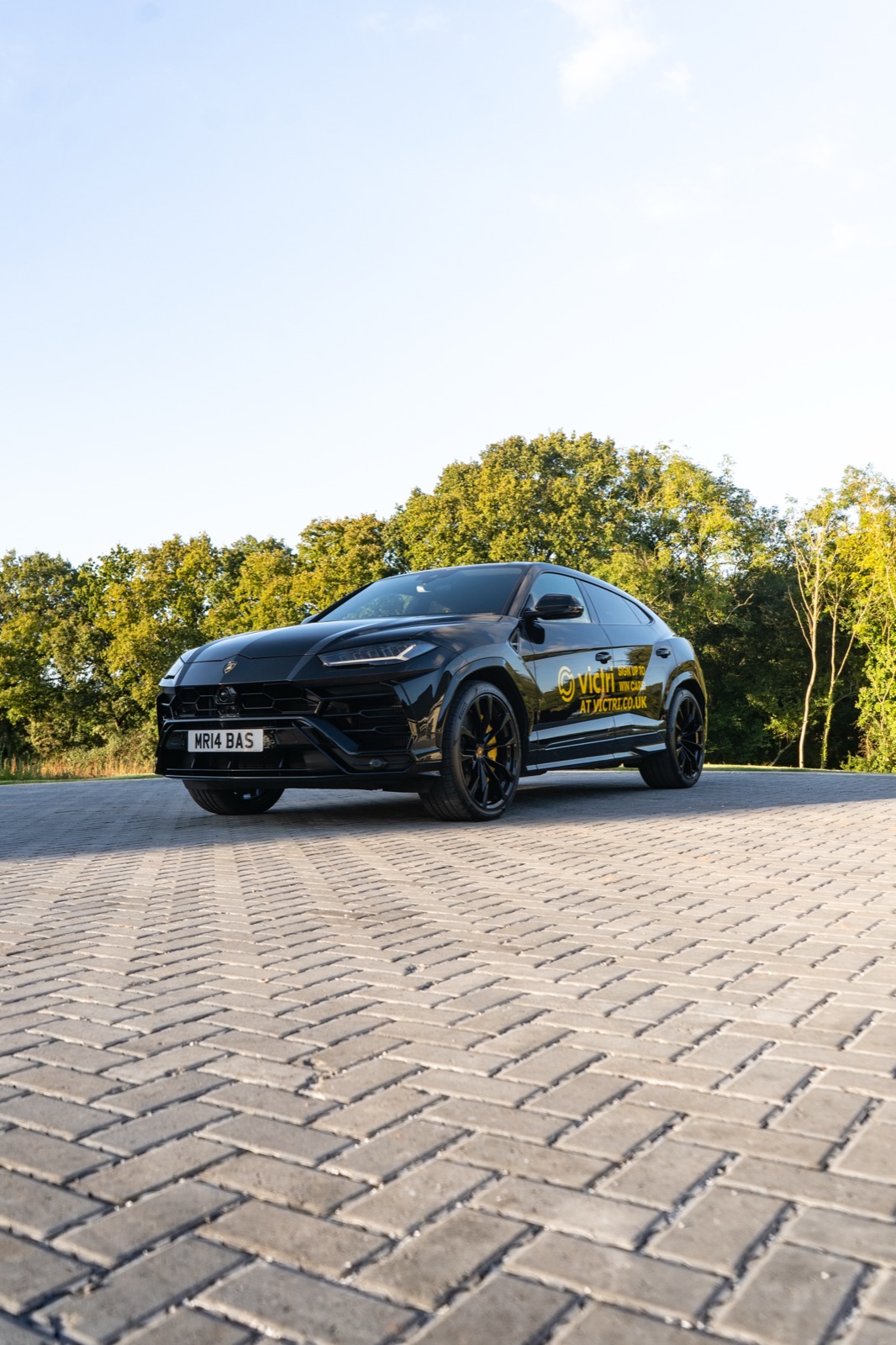 Black Lamborghini Urus for Victri — outdoor automotive photography, photo 7
