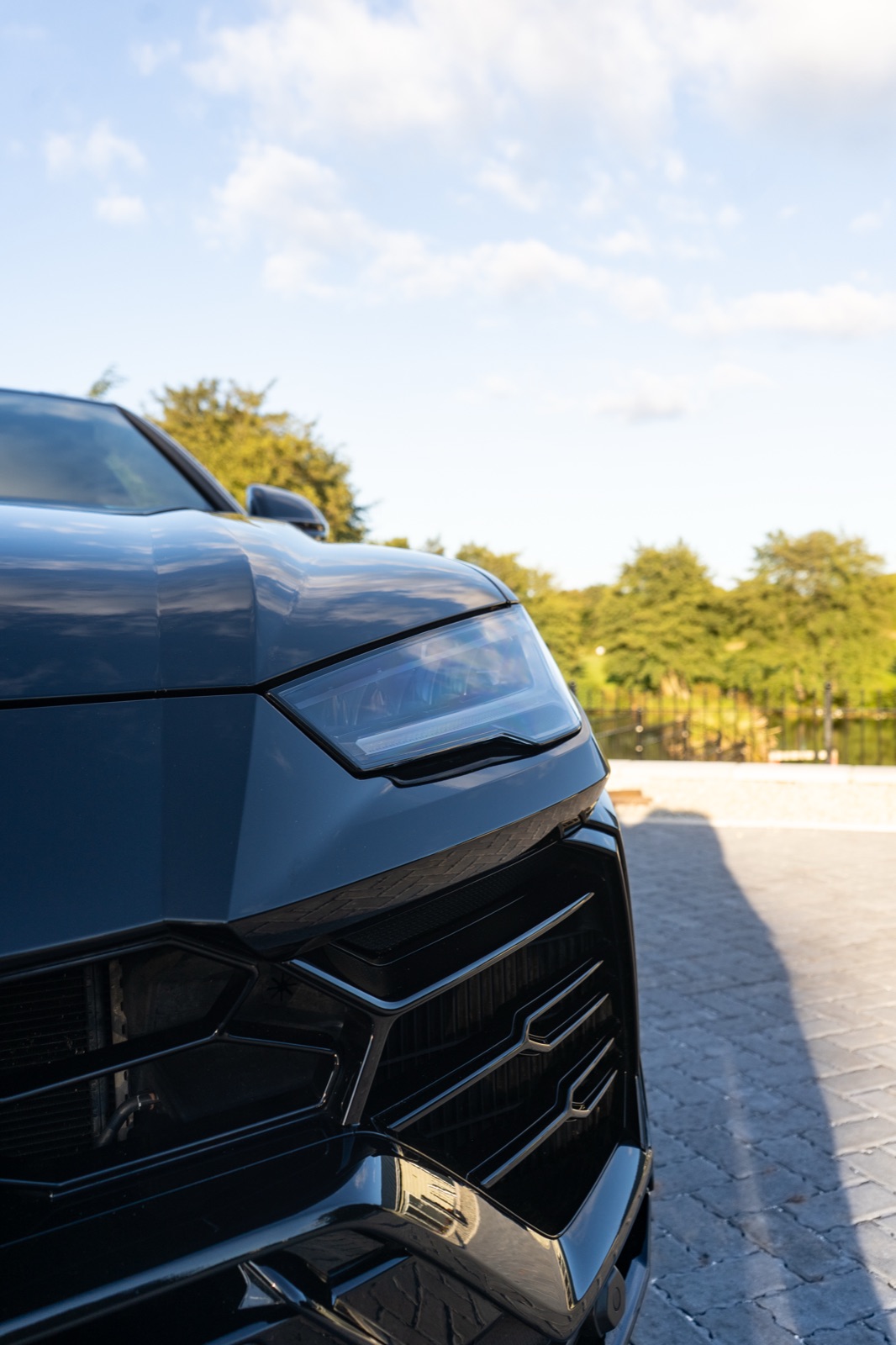 Black Lamborghini Urus for Victri — outdoor automotive photography, photo 9