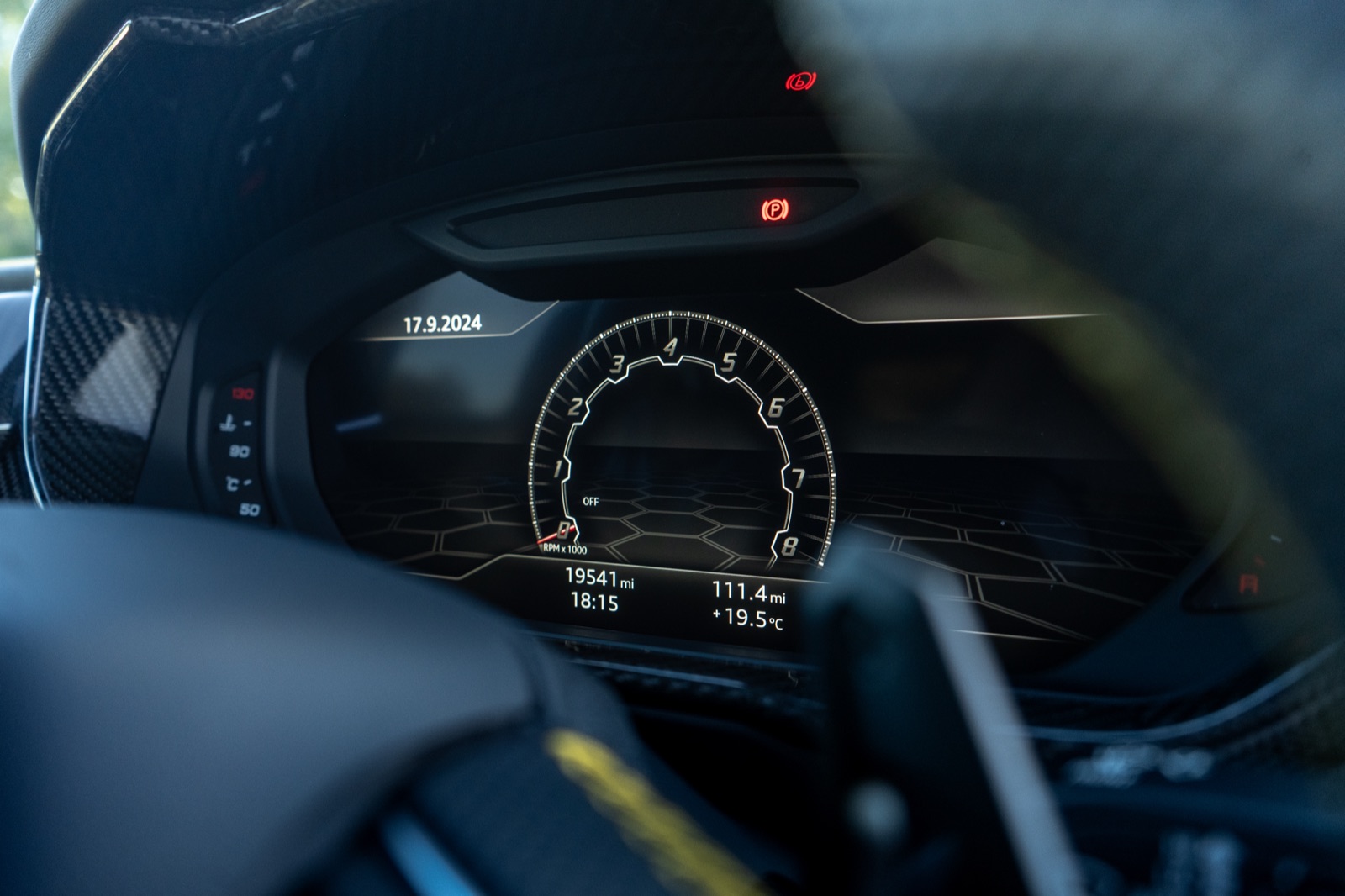 Black Lamborghini Urus for Victri — outdoor automotive photography, photo 11