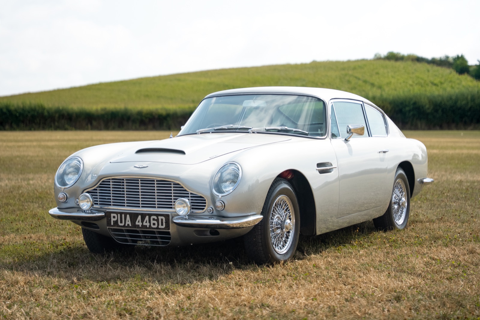 Supercar vs Classic — open-field automotive photography, photo 7