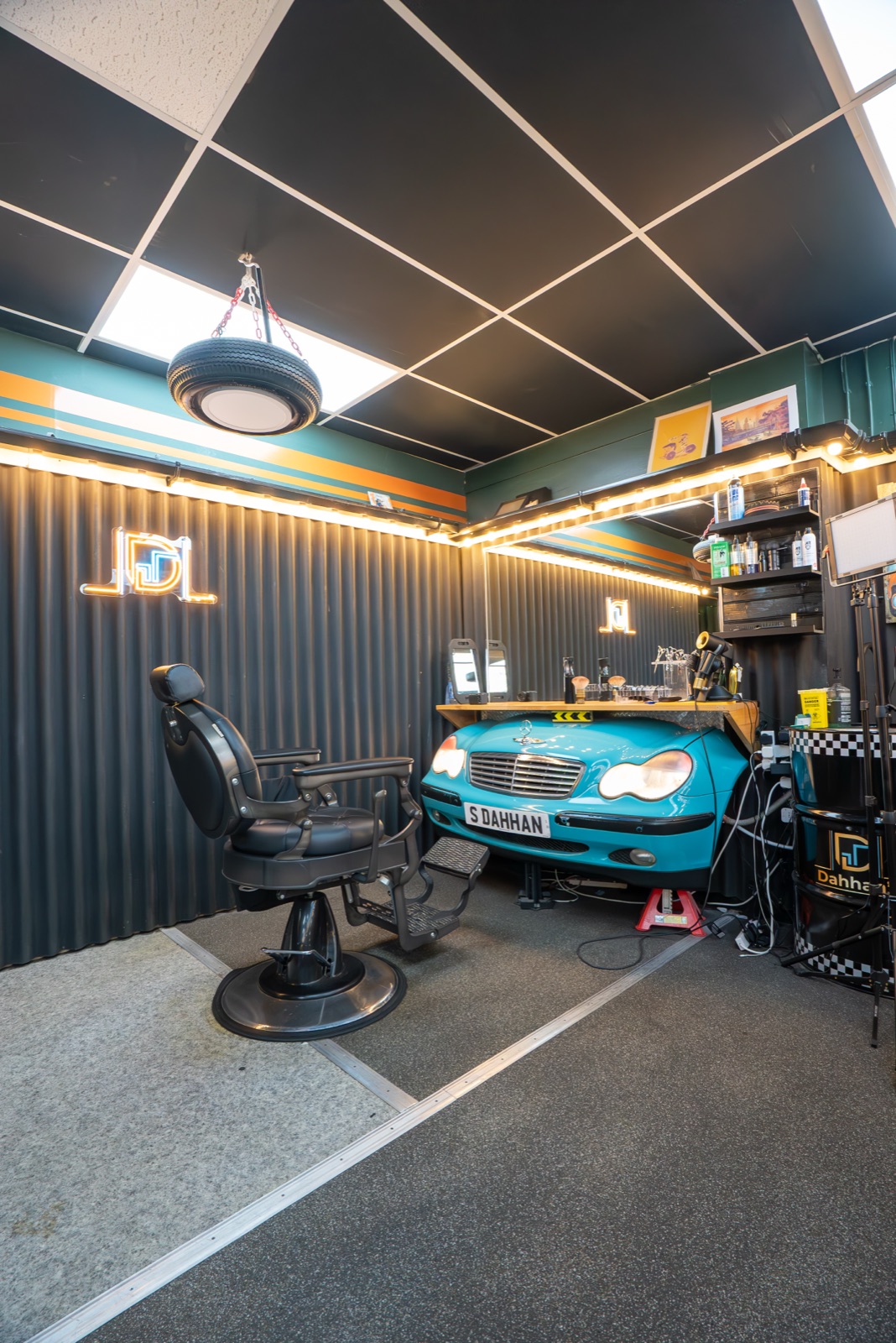 Dahan's Barbershop — shop atmosphere and cuts