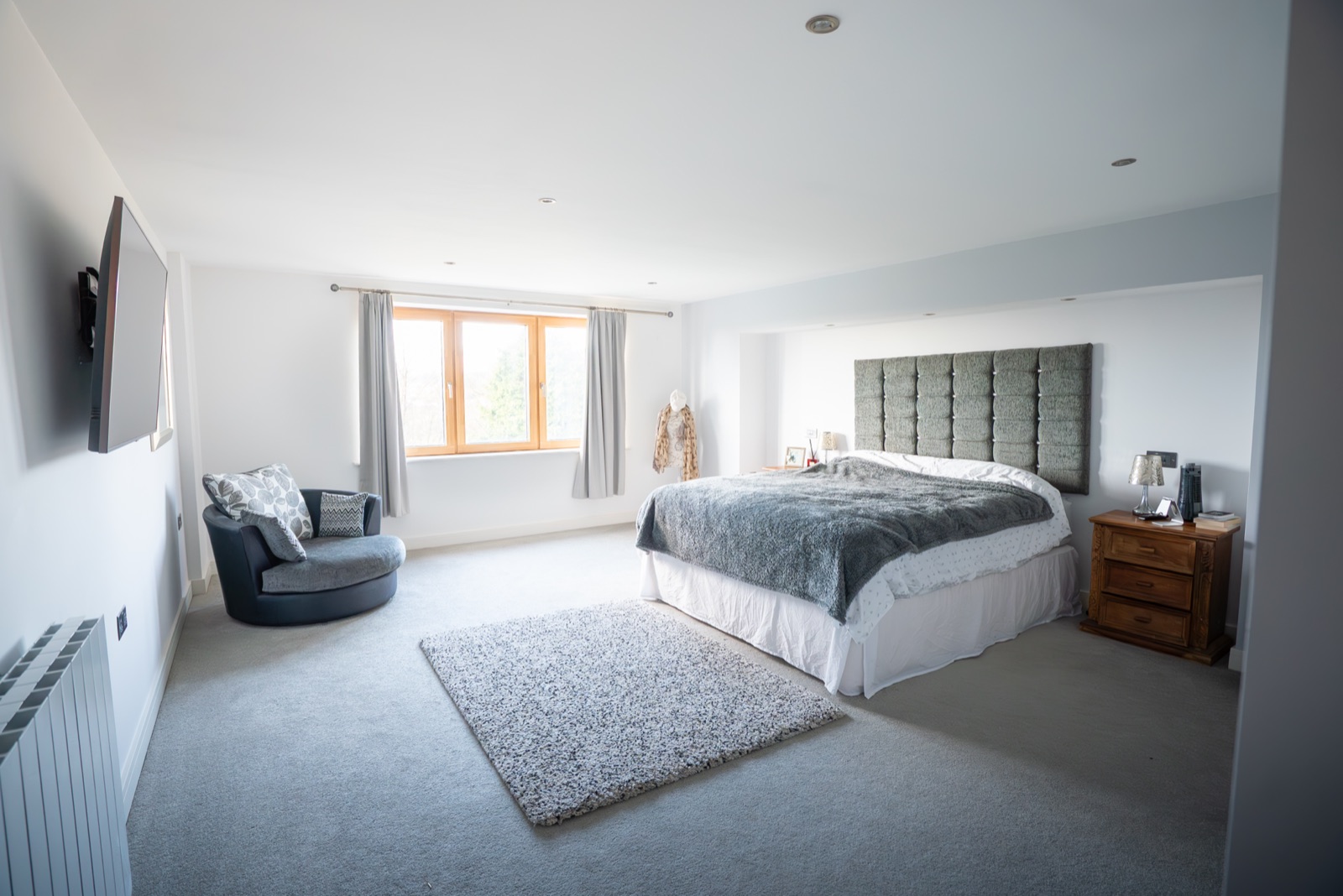 Luxury residence — interior and exterior property photography, photo 4