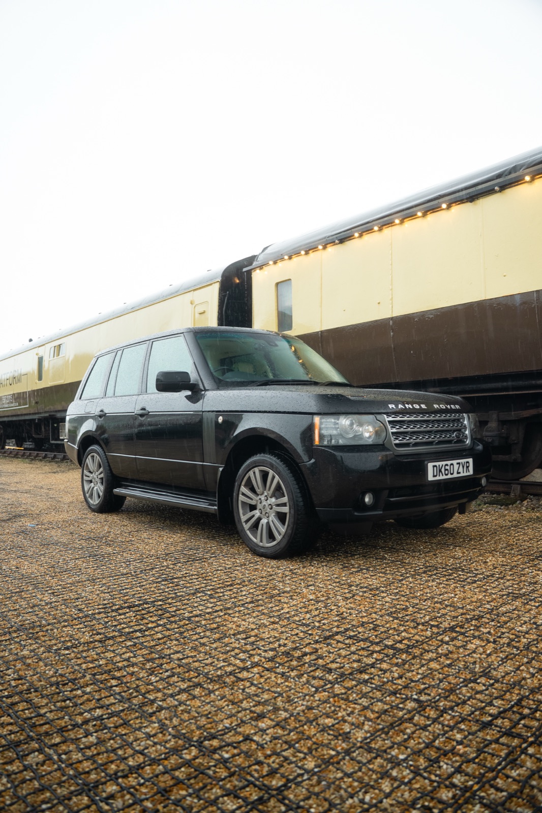 Black Range Rover — front three-quarter