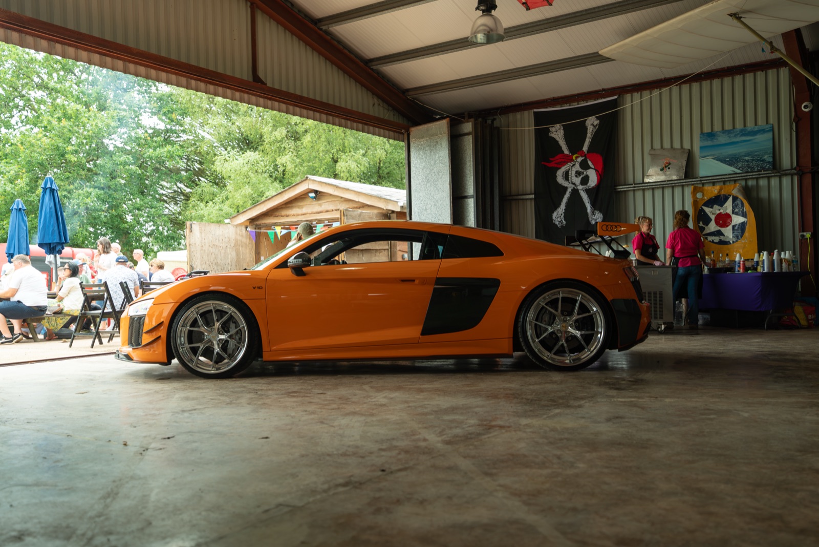 Wings x Wheels — aircraft and cars at the event, photo 1