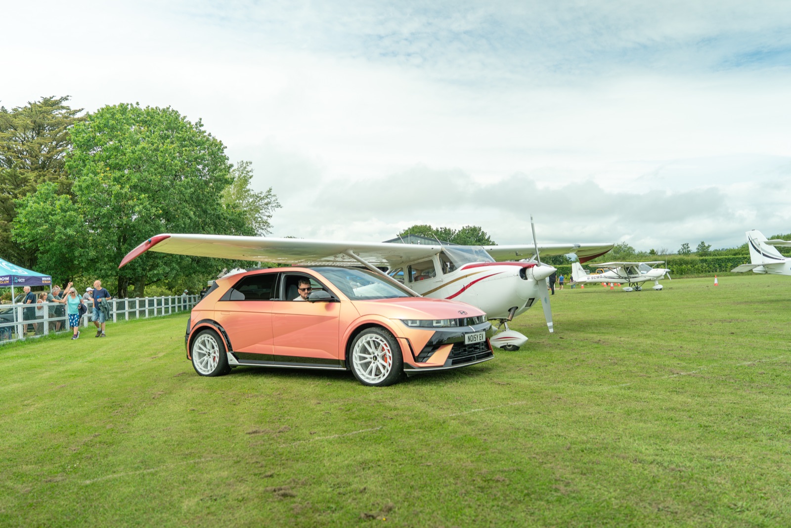 Wings x Wheels — aircraft and cars at the event, photo 2